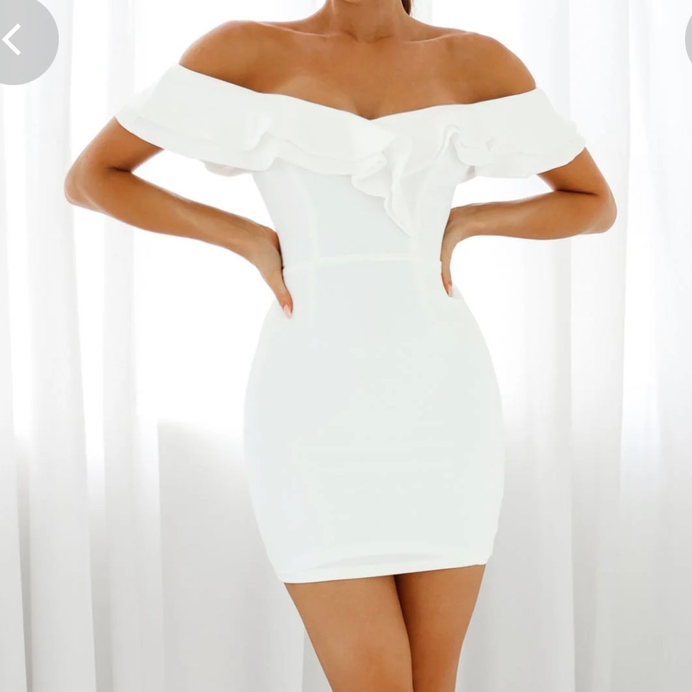 SELFIE LESLIE white ruffle dress new with tags